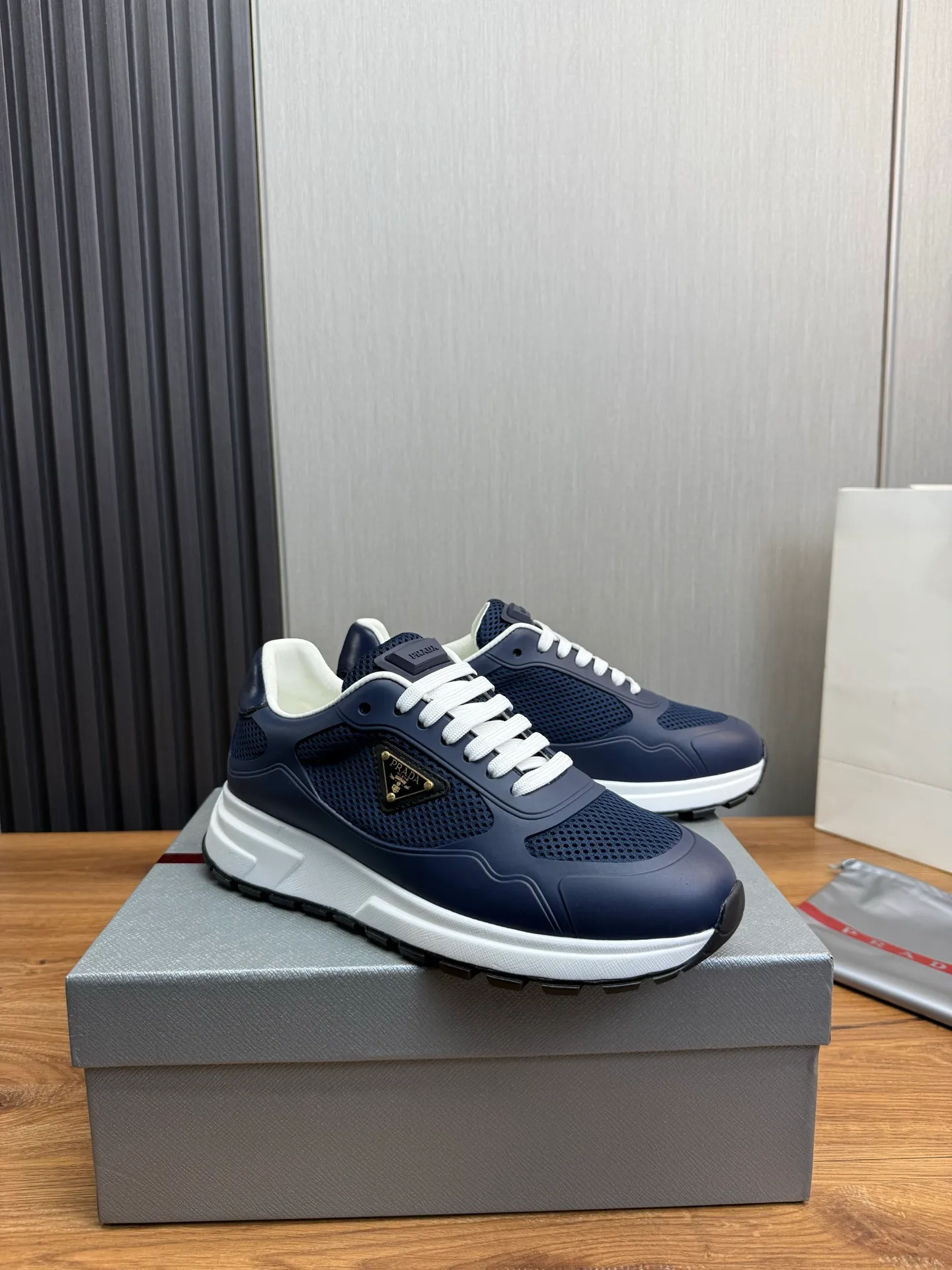 Men's shoes 💰580💰 [PRADA] Autumn and winter hot men's shoes shipped 👏Official website synchronized ⬆️Original fly-woven cowhide fabric + cowhide lining, 1⃣️:1⃣️reproduction, original sole, 38-45 (45. Customized, non-refundable)